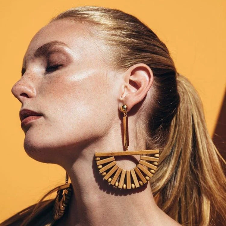 Wooden Fan-Shaped Drop Earrings Bamboo Needle Earrings Bohemian Personality Jewelry for Women Girls
Wooden Fan-Shaped Drop Earrings Bamboo Needle Earrings Bohemian Personality Jewelry for Women Girls