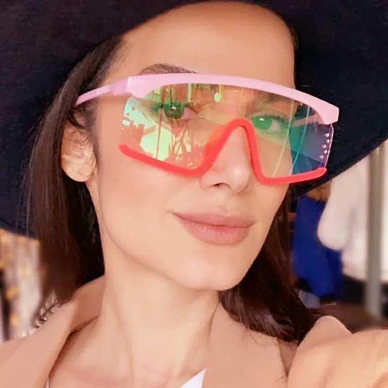 China factory wholesale big square plastic sun glasses designers custom shades integral oversized fashion sunglasses women men
China factory wholesale big square plastic sun glasses designers custom shades integral oversized fashion sunglasses women men