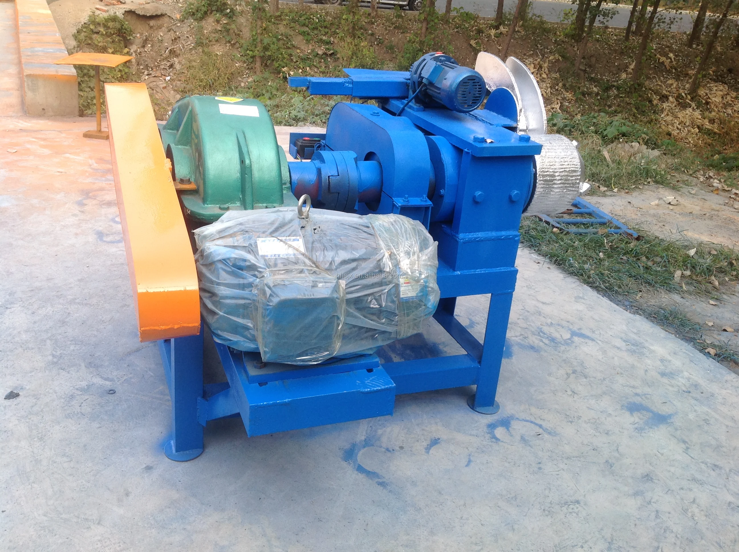 Tire bead wire separator for waste recycling processing and pyrolysis