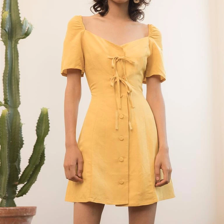 Tendencias de lino italiano manga corta amarillo de dama de honor vestido