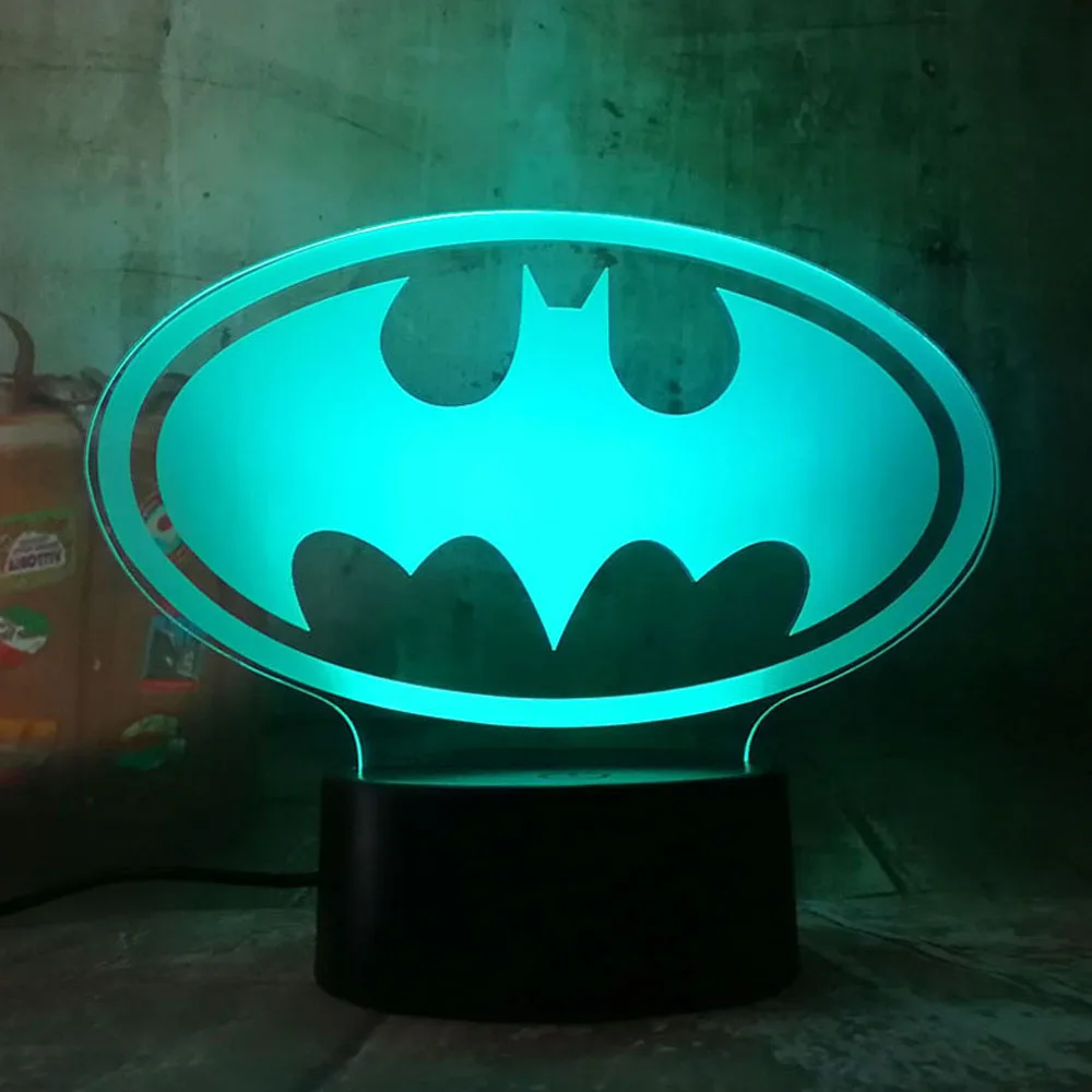 جديد العدالة الدوري تيار مستمر باتمان رمز ثلاثية الأبعاد الوهم البصري ليلة ضوء مكتب الجدول مصباح 7 تغيير لون USB البعيد لعبة أطفال هدية
