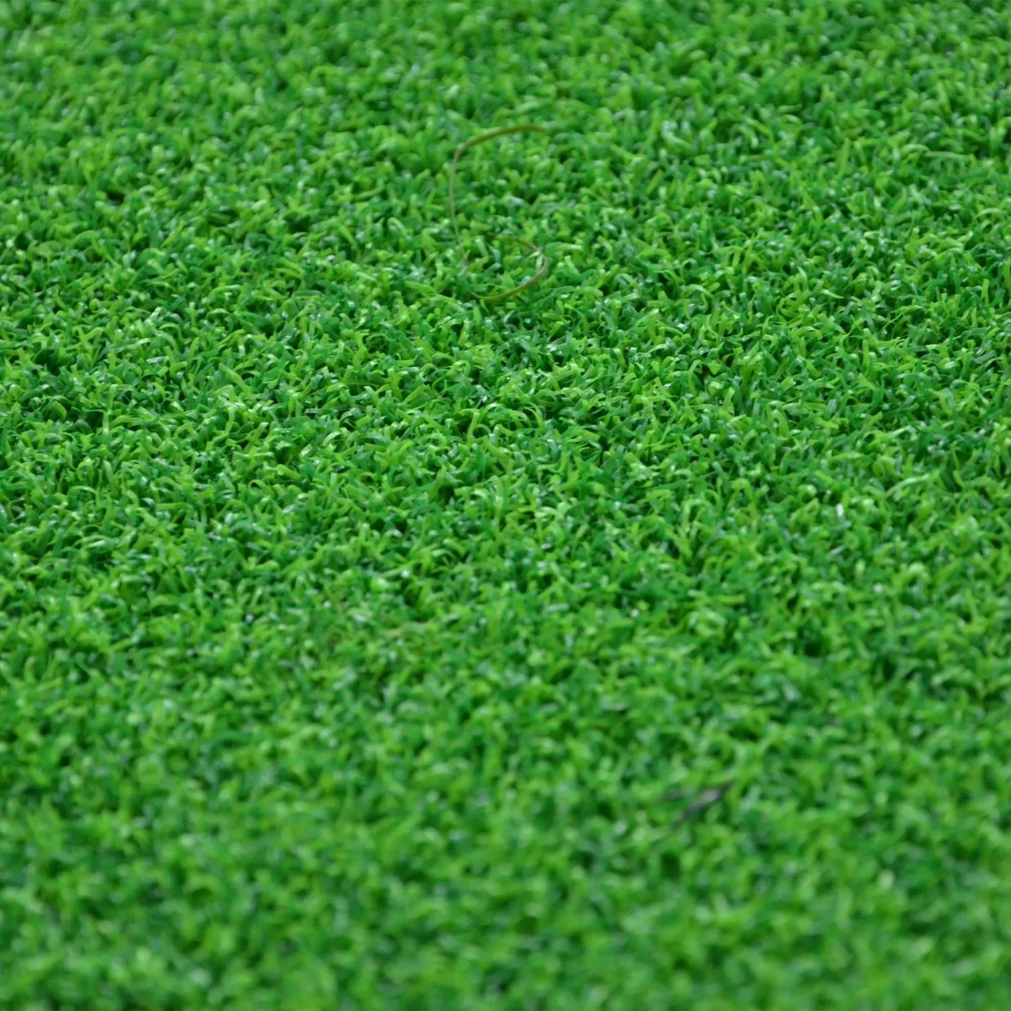Зеленый газон искусственный