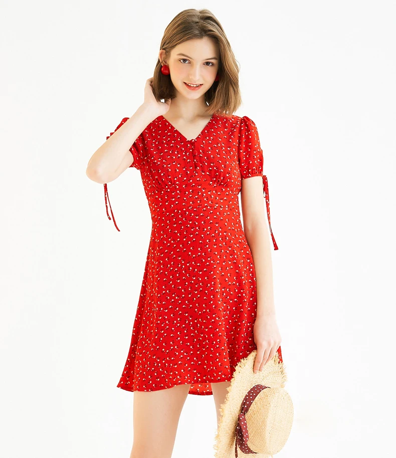 2019 Summer new style fairy skirt French girl retro V-neck red floral lace chiffon dress
2019 Summer new style fairy skirt French girl retro V-neck red floral lace chiffon dress