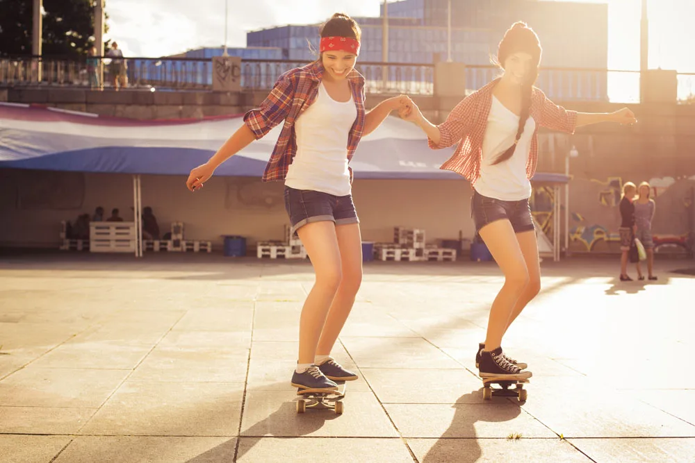 Teen girlfriend reverse riding skater
