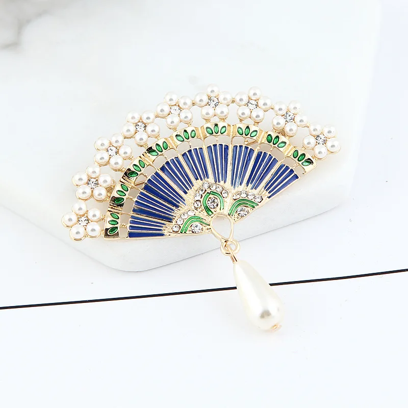 Minimalist Custom Wholesale 2020 New Fashion Enamel Zinc Alloy Delicate Rhinestone Chinese Style Folding Fan Shape Brooch
Minimalist Custom Wholesale 2020 New Fashion Enamel Zinc Alloy Delicate Rhinestone Chinese Style Folding Fan Shape Brooch