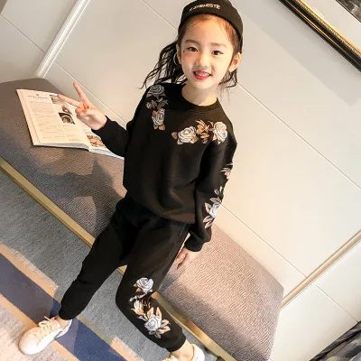 Autumn and winter girls in the flower version large sports and leisure round neck embroidery suits, Picture
Autumn and winter girls in the flower version large sports and leisure round neck embroidery suits, Picture
