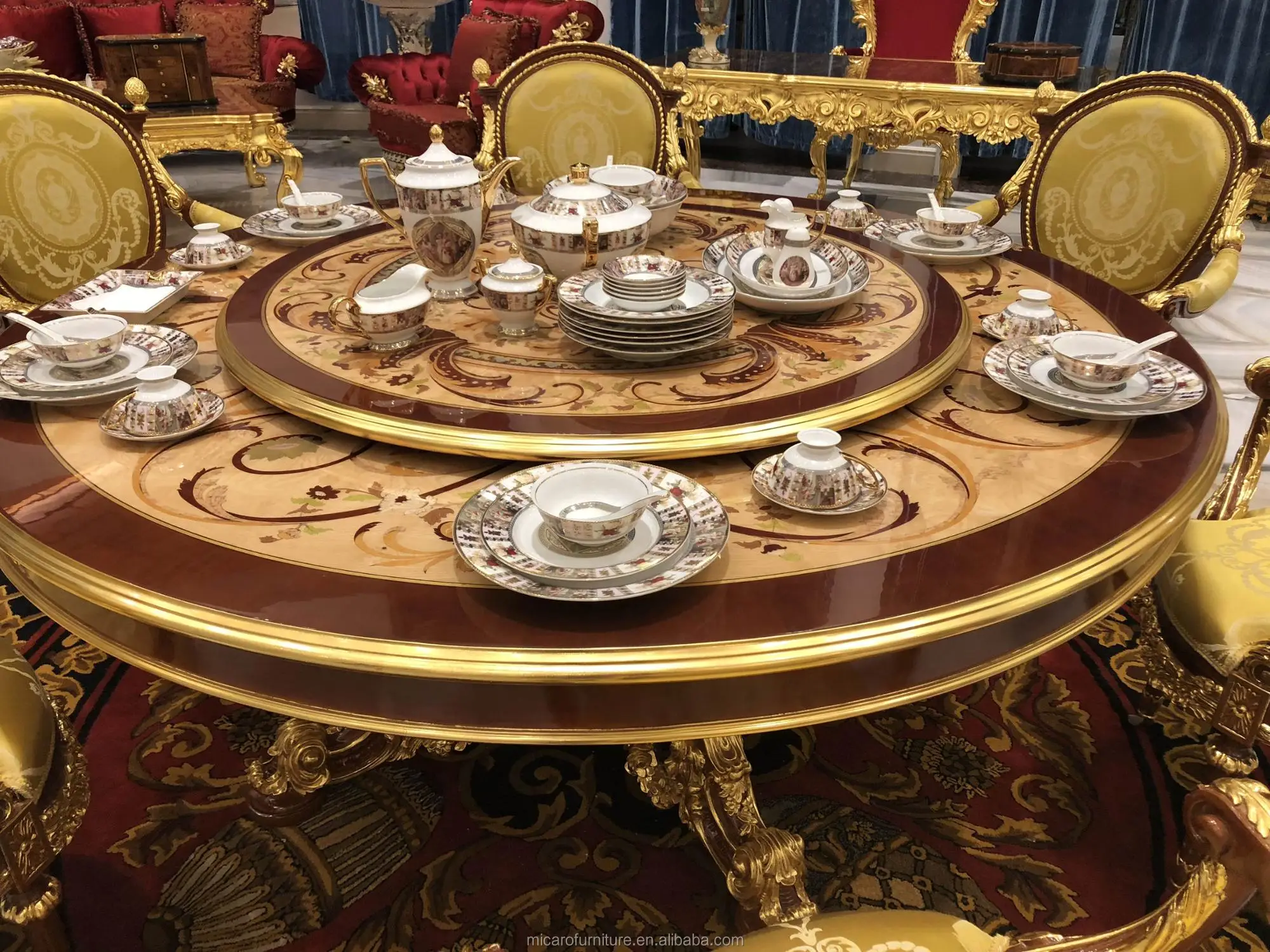round dining table.JPG