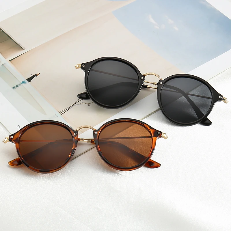 2019 Hot Selling Metal and Plastic Sunglasses Retro Style Round Fashionable Unisex Women polaring Sunglasses, Customed color
2019 Hot Selling Metal and Plastic Sunglasses Retro Style Round Fashionable Unisex Women polaring Sunglasses, Customed color