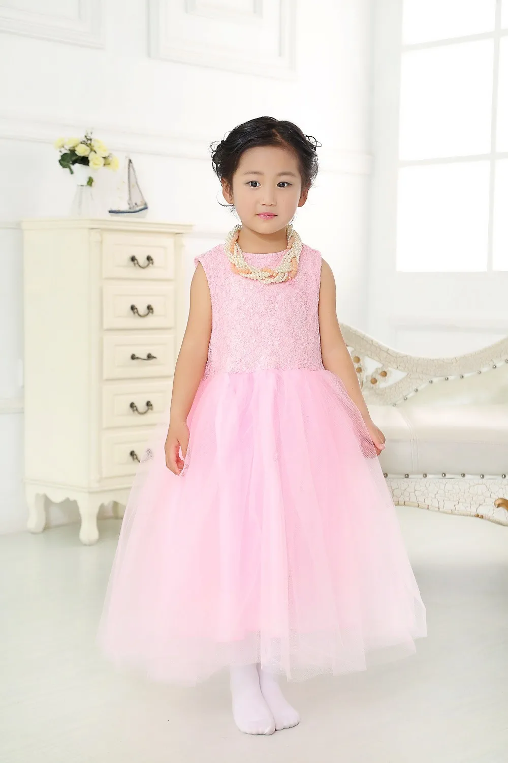 flower girl lace dress .jpg