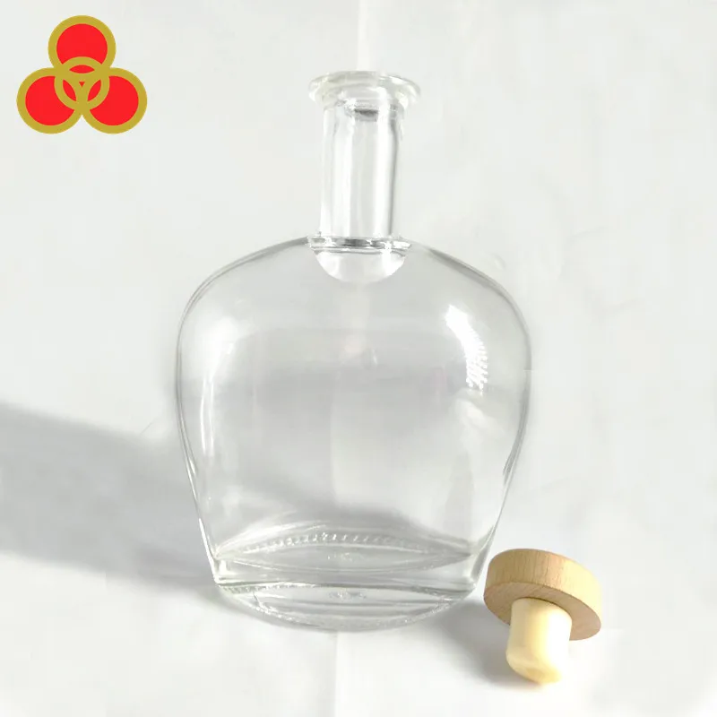 700 ml de vidrio de pedernal material/Whisky/Brandy botella de vidrio con corcho de China