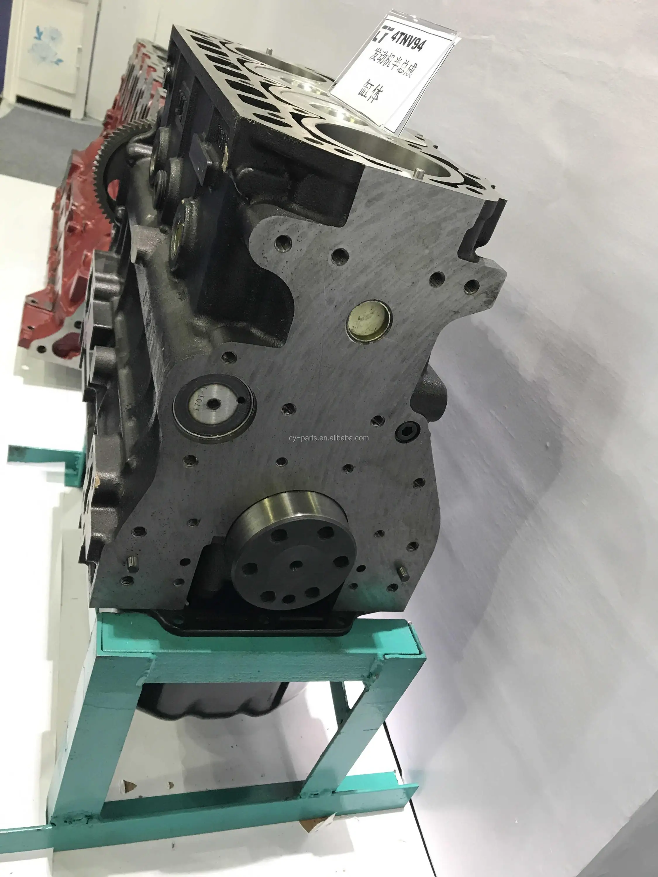 4TNV94 CYLINDER BLOCK 4