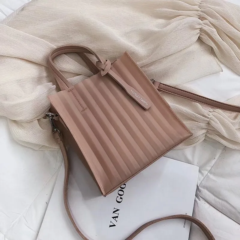 New Arrivals Fashionable PU Leather Strip Crossbody Bags Simple Handbags For Women
New Arrivals Fashionable PU Leather Strip Crossbody Bags Simple Handbags For Women