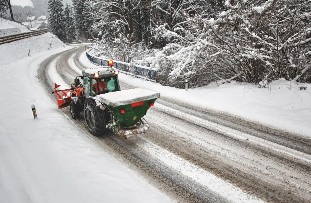 truck-salting-icy-road.jpg