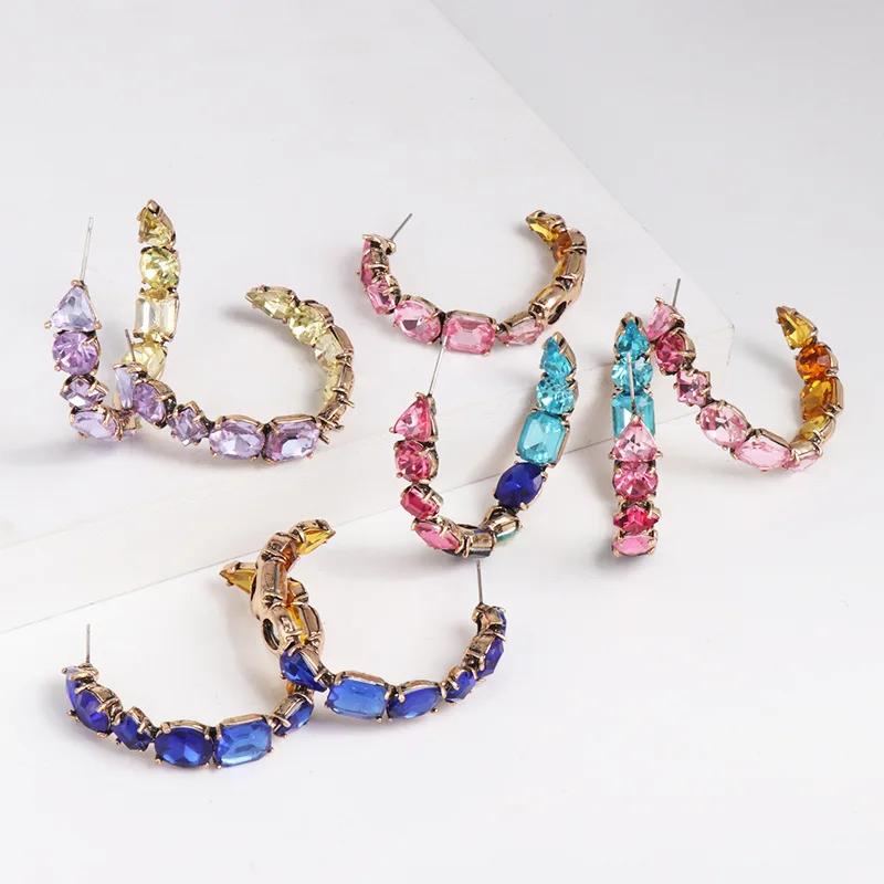2019 New Arrival Gold Plated Alloy Colored Crystal Earrings Exquisite Shiny Rhinestone Glass Stone C Shaped Hoop Earrings
2019 New Arrival Gold Plated Alloy Colored Crystal Earrings Exquisite Shiny Rhinestone Glass Stone C Shaped Hoop Earrings