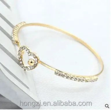 South Korea exquisite luxury small sweet heart of the heart of the heart bracelet han version of the three leaf straw bracelet
South Korea exquisite luxury small sweet heart of the heart of the heart bracelet han version of the three leaf straw bracelet
