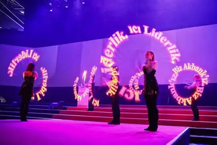 HTB18LAUaZ2vU1JjSZFwq6x2cpXak