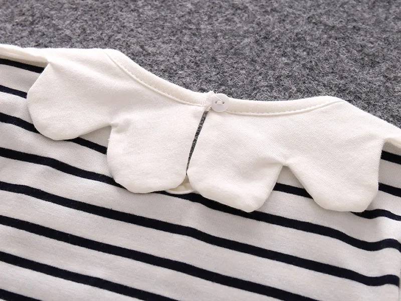 4477843017_2045635855