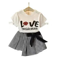 2019 Summer 2pcs Girls skirt set Fashion letter print short sleeve kids top plaid pattern skirt clothing set with bow
2019 Summer 2pcs Girls skirt set Fashion letter print short sleeve kids top plaid pattern skirt clothing set with bow