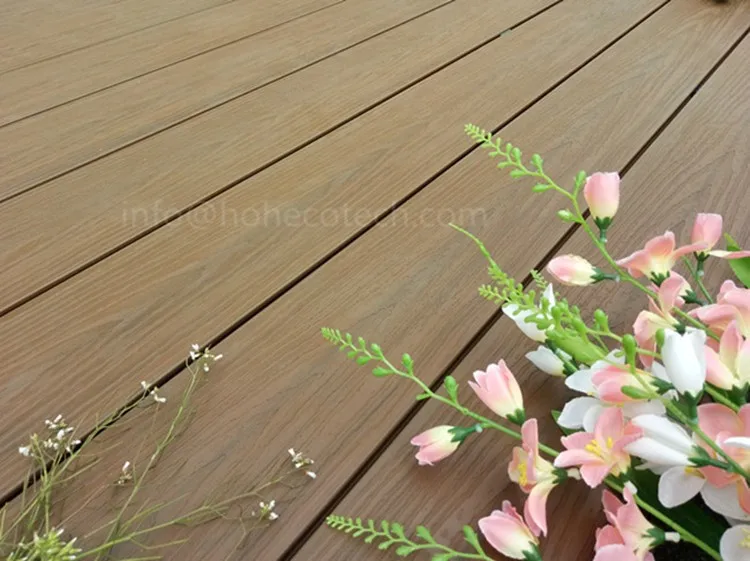 co-extrusion wpc decking.jpg