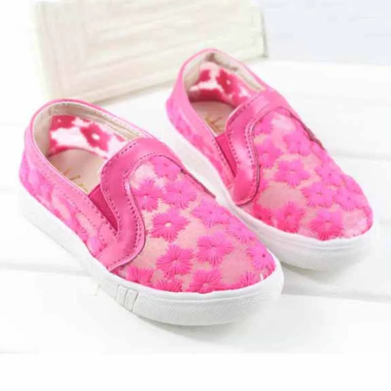 2015 Hot New Fashion Canvas Shoes Kids Sneakers Girls Breathable Mesh Flat Shoes Hollow Floral Girls Princess Shoes Loafers