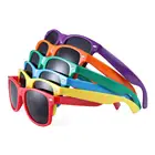 2019 Fashion sunglass with your logo China factory promotional cheap colored plastic sunglasses