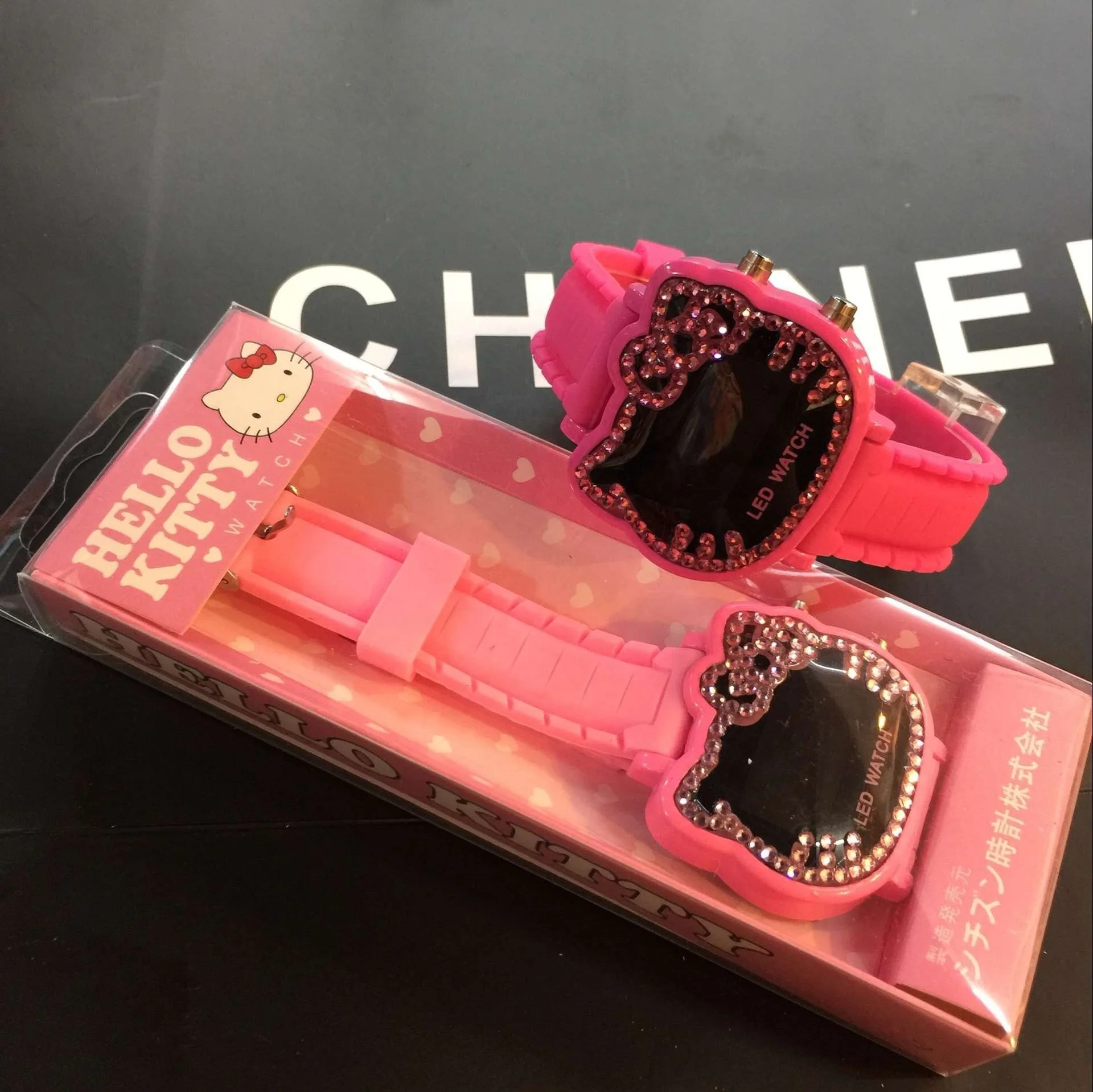 

2019 High Fashion Women Watches reloj de hello kitty Wristwatches with Paper Box Kids Digital Watch LED, Blue/black/brown/pink