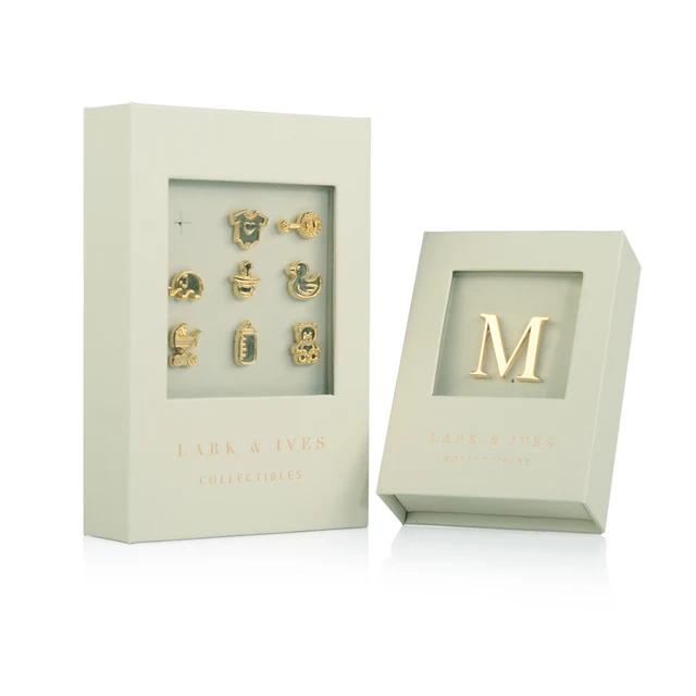 custom embossed magnetic cardboard paper gift packaging box with
