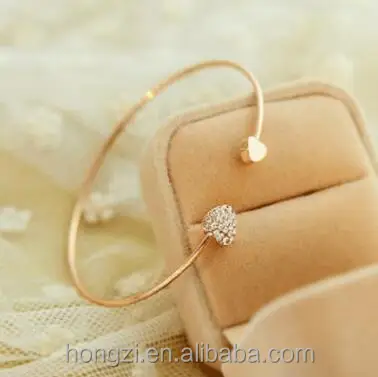 The female Korean edition is full of heart-shaped hearts bracelet with gold-plated bracelet with double hearts bracelet
The female Korean edition is full of heart-shaped hearts bracelet with gold-plated bracelet with double hearts bracelet