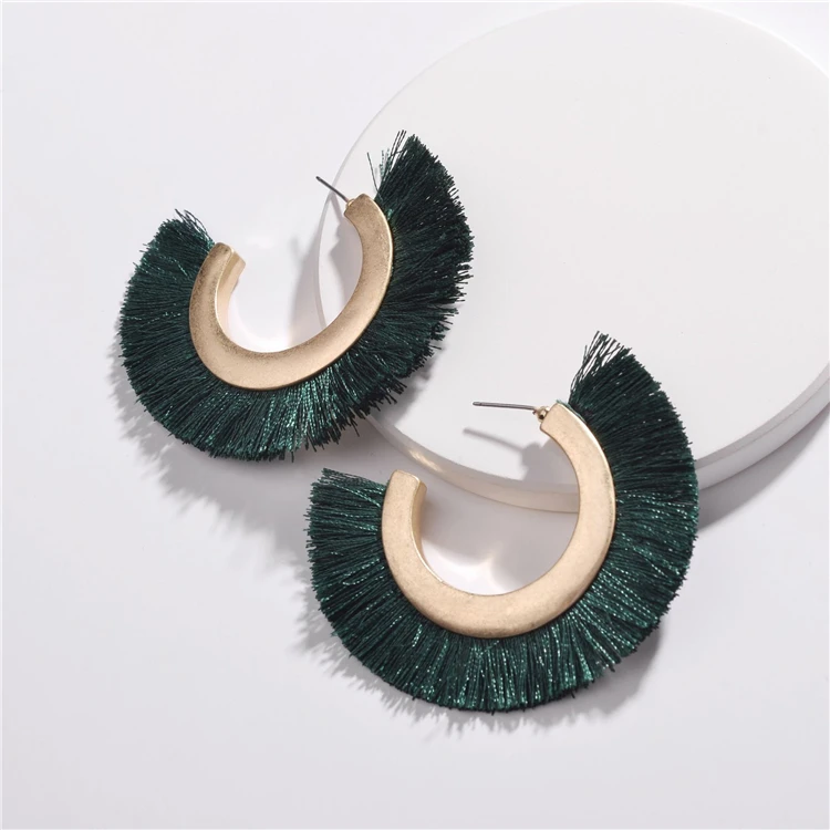 2021 New Arrival Vintage Style Elegant Luxury Matte Gold Geometric C Shape Green Tassel Hoop Earrings For Lady, As picture
2021 New Arrival Vintage Style Elegant Luxury Matte Gold Geometric C Shape Green Tassel Hoop Earrings For Lady, As picture