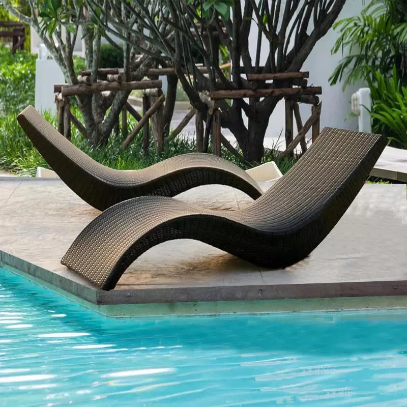 New Design Rattan Outdoor Sun Lounger Wicker Poolside Lounge Chair