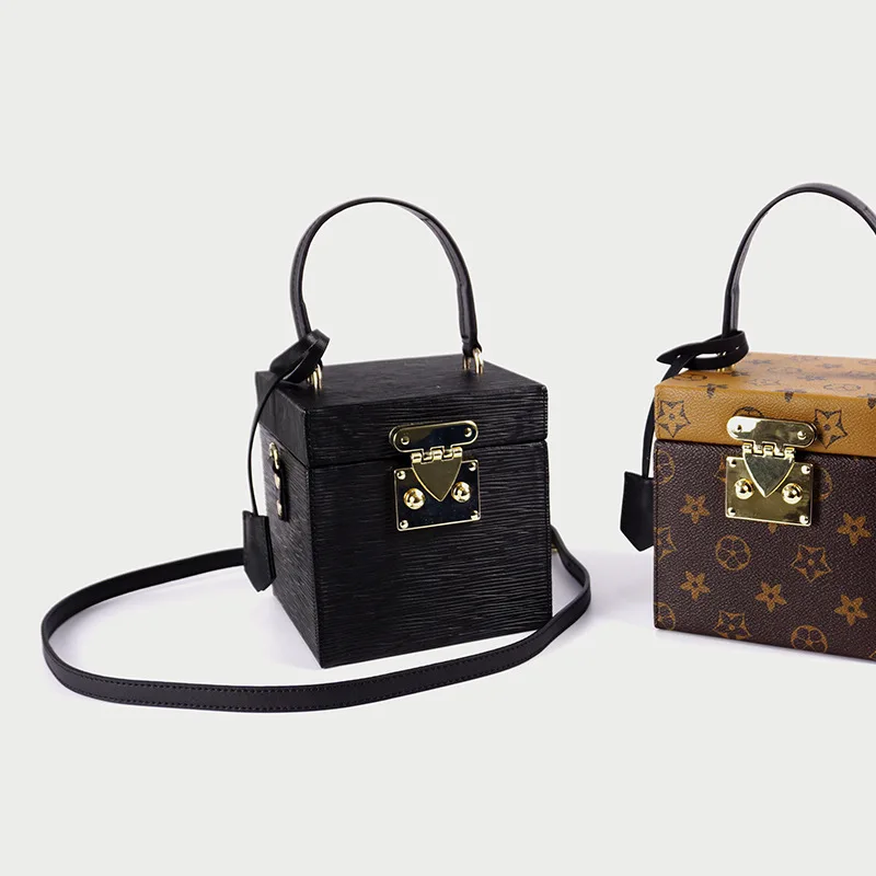 Wholesale New Square Mini Colour Coloured Hand-held Slant Leather Lock Box Bag of 2018, Black, blue, purple, white
Wholesale New Square Mini Colour Coloured Hand-held Slant Leather Lock Box Bag of 2018, Black, blue, purple, white