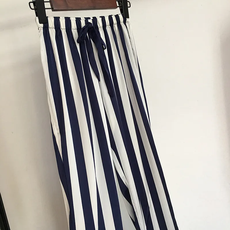 6998888993_1929359744