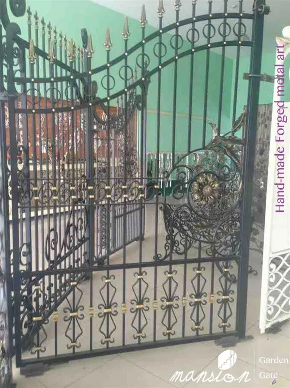 Hand-made Galvanized Forged Metal Gate for Farm, Garden, Villa