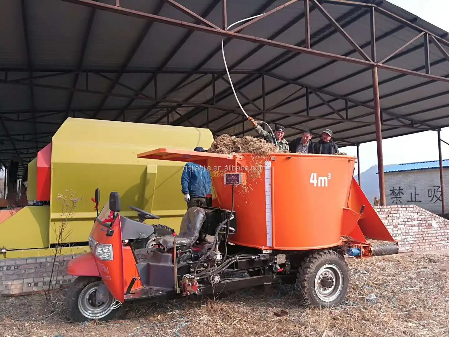 Self propelled Cattle Tmr Feed Mixer With Shovel Loader/husbandry Tmr