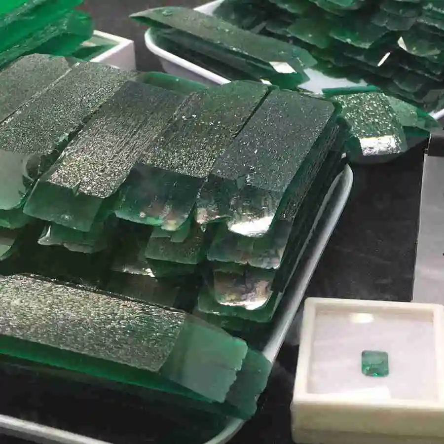 Hot sale synthetic gemstone hydrothermal Columbia/Zambia emerald for fashion jewelry making
Hot sale synthetic gemstone hydrothermal Columbia/Zambia emerald for fashion jewelry making