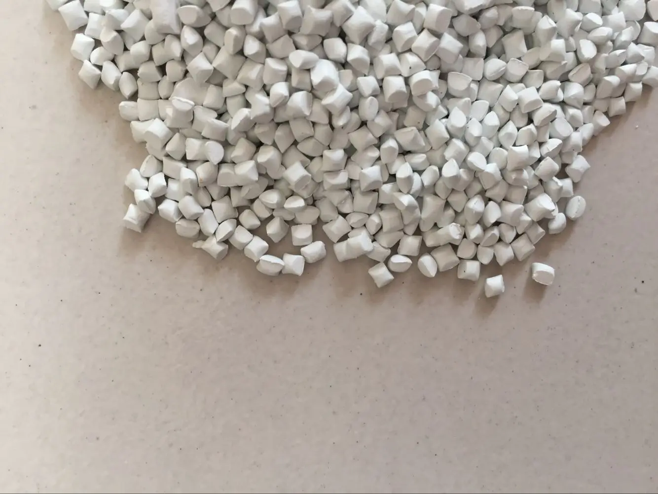 white masterbatch for ldpe/hdpe/lldpe/pvc/pet/pa/ps/pc/pp/eva