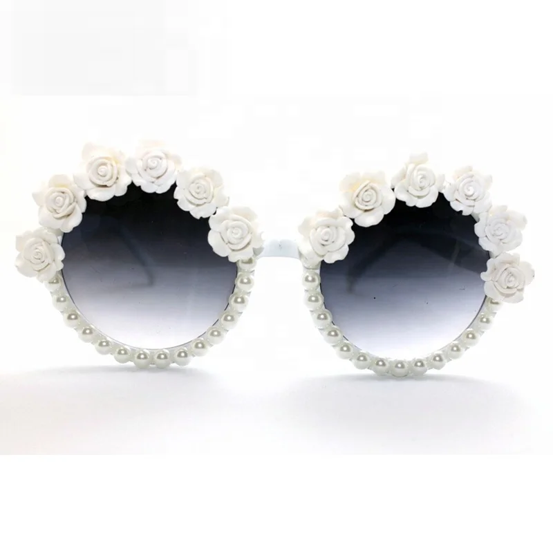 NEW Arrived Summer White Frame Retro Beach Female Punk sunglasses ROSE Flower with Pearl Baroque Women sunglasses
NEW Arrived Summer White Frame Retro Beach Female Punk sunglasses ROSE Flower with Pearl Baroque Women sunglasses