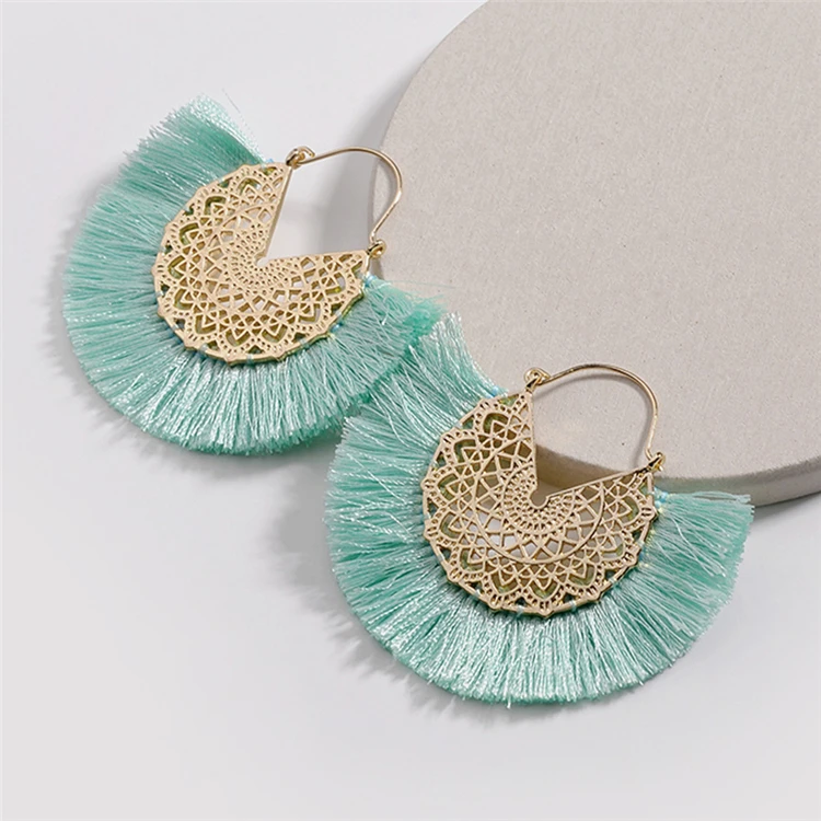 2022 Statement Jewelry Retro Ethnic Bohemian Style Matte Gold Hollow Alloy Flower Fan Shape Light Green Tassel Drop Earrings, As picture
2022 Statement Jewelry Retro Ethnic Bohemian Style Matte Gold Hollow Alloy Flower Fan Shape Light Green Tassel Drop Earrings, As picture