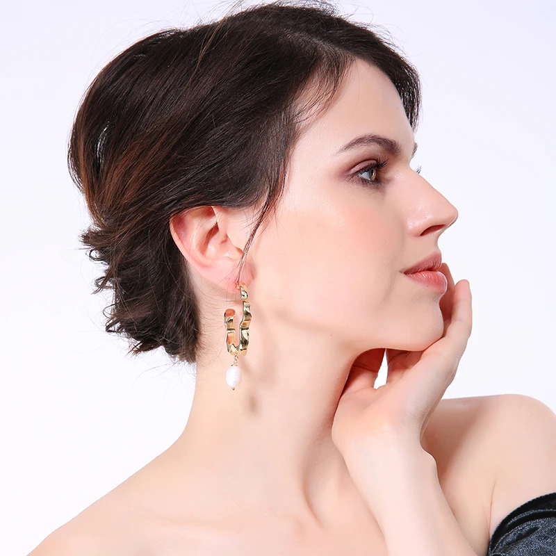 ed01804c Irregular Gold Wavy Gold-plated Freshwater Pearl Pendant Summer Stud Earrings 2021
ed01804c Irregular Gold Wavy Gold-plated Freshwater Pearl Pendant Summer Stud Earrings 2021