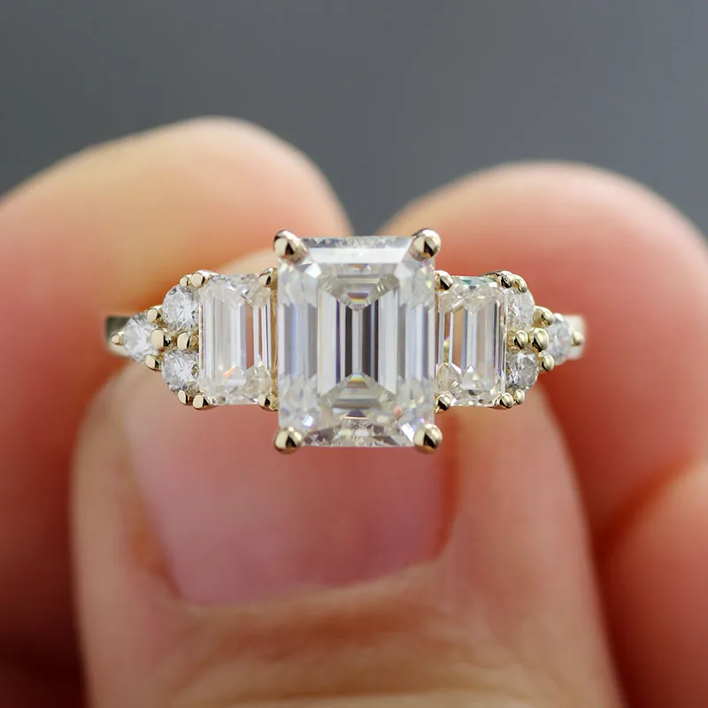 2019 newest beautiful design emerald cut moissanite diamond yellow gold ring for engagement or wedding
2019 newest beautiful design emerald cut moissanite diamond yellow gold ring for engagement or wedding