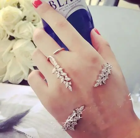Women crystal palm bracelet hand cuff zircon flower ring hand adjustable Jewelry Set
Women crystal palm bracelet hand cuff zircon flower ring hand adjustable Jewelry Set