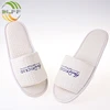 /product-detail/high-quality-low-prices-waffle-standardsize-personalized-custom-white-slipper-with-logo-guest-disposable-hotel-slippers-62053095188.html