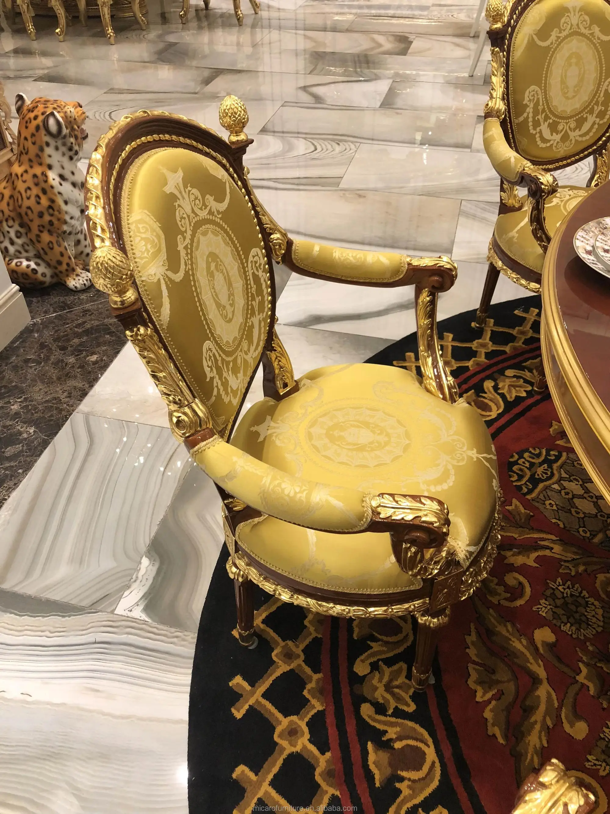 round dining table.JPG