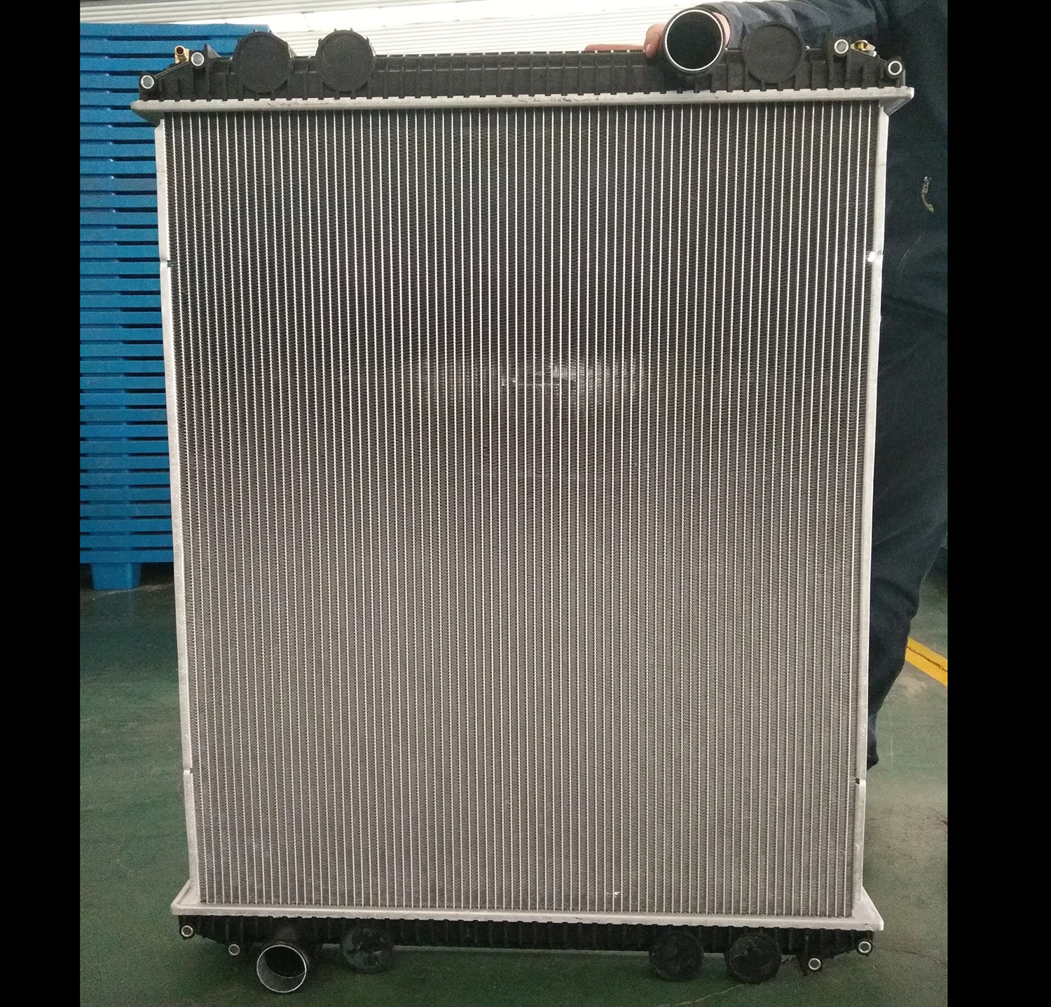 Truck Radiator For Freightliner With Plastic Tanks Buy Truck Radiator