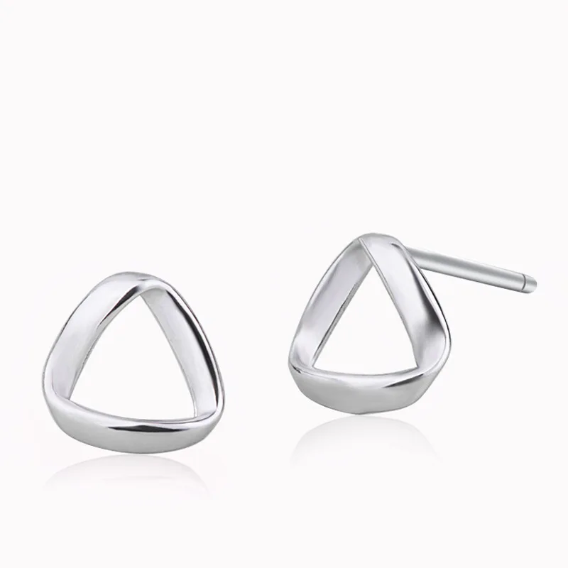 Fashion ladies Korean version of the simple triangle earrings wild cute birthday party jewelry accessories
Fashion ladies Korean version of the simple triangle earrings wild cute birthday party jewelry accessories