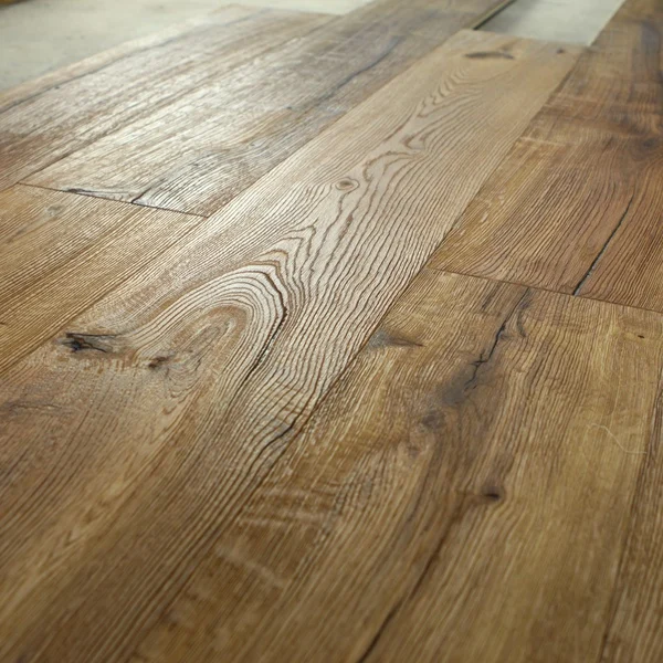 Best quality interior brushed&oiled&smoked surface oak flooring