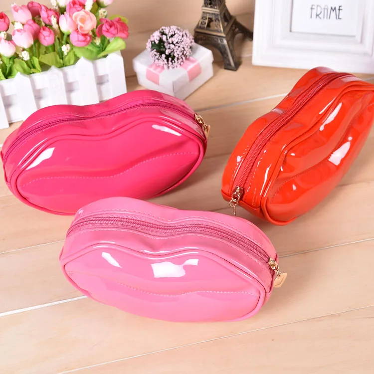 CB-17061303-lip shaped cosmetic bag2