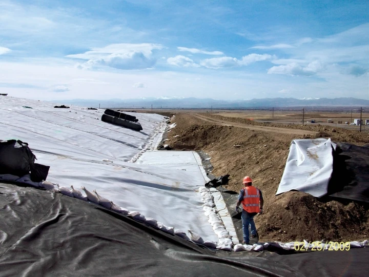nonwoven geotextile intallation.jpg