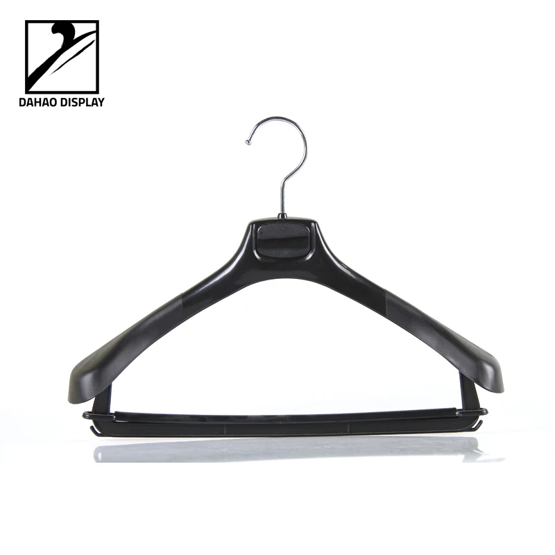 plastic garment hangers
