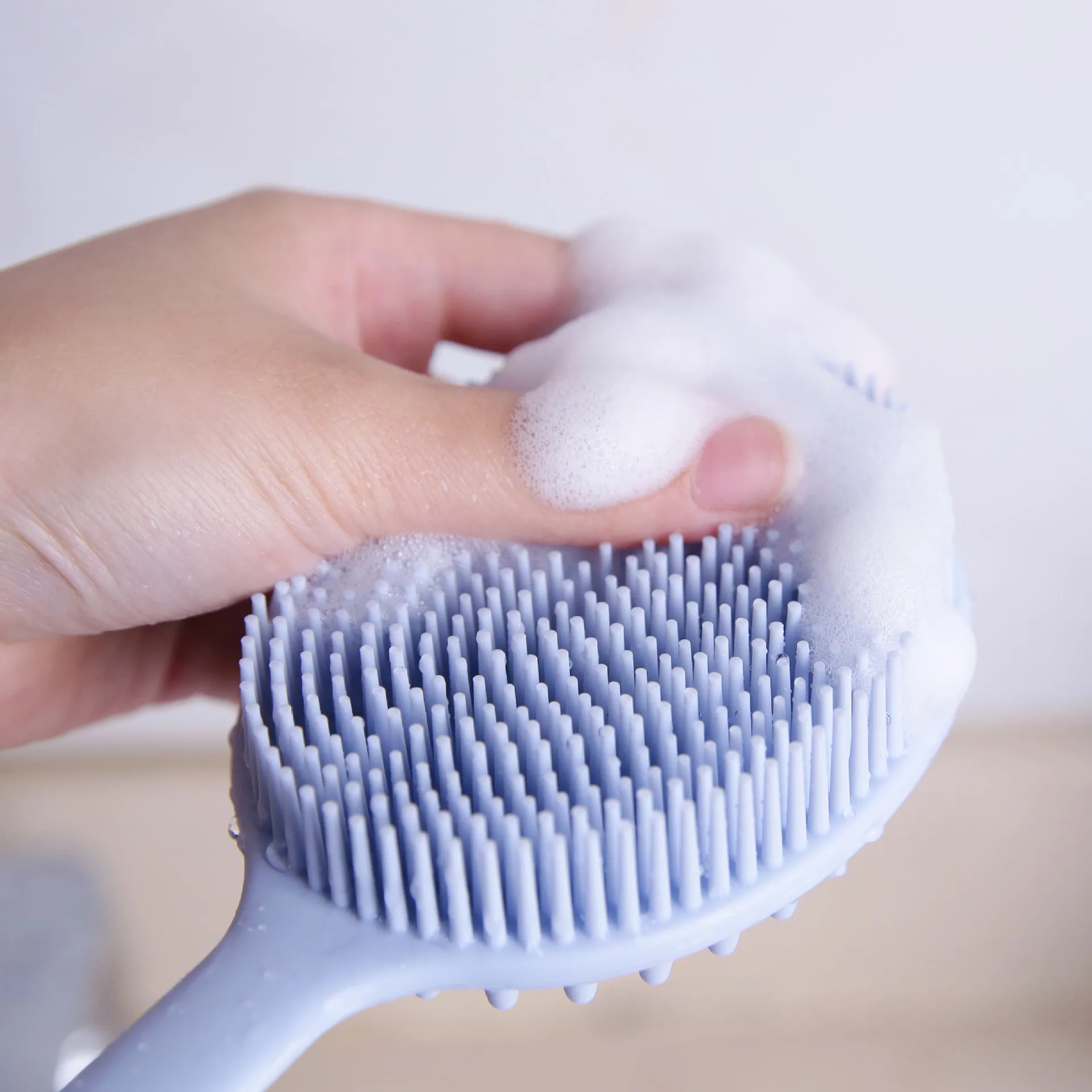 Silicone bath body brush Ultra-Soft Shower BODY Scrubber with Long Bendable Handle BPA free Back Brush, Custom color
Silicone bath body brush Ultra-Soft Shower BODY Scrubber with Long Bendable Handle BPA free Back Brush, Custom color